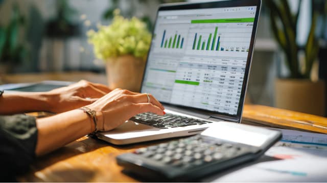 Advanced Corporate Banking Operations and Financial Solutions Development